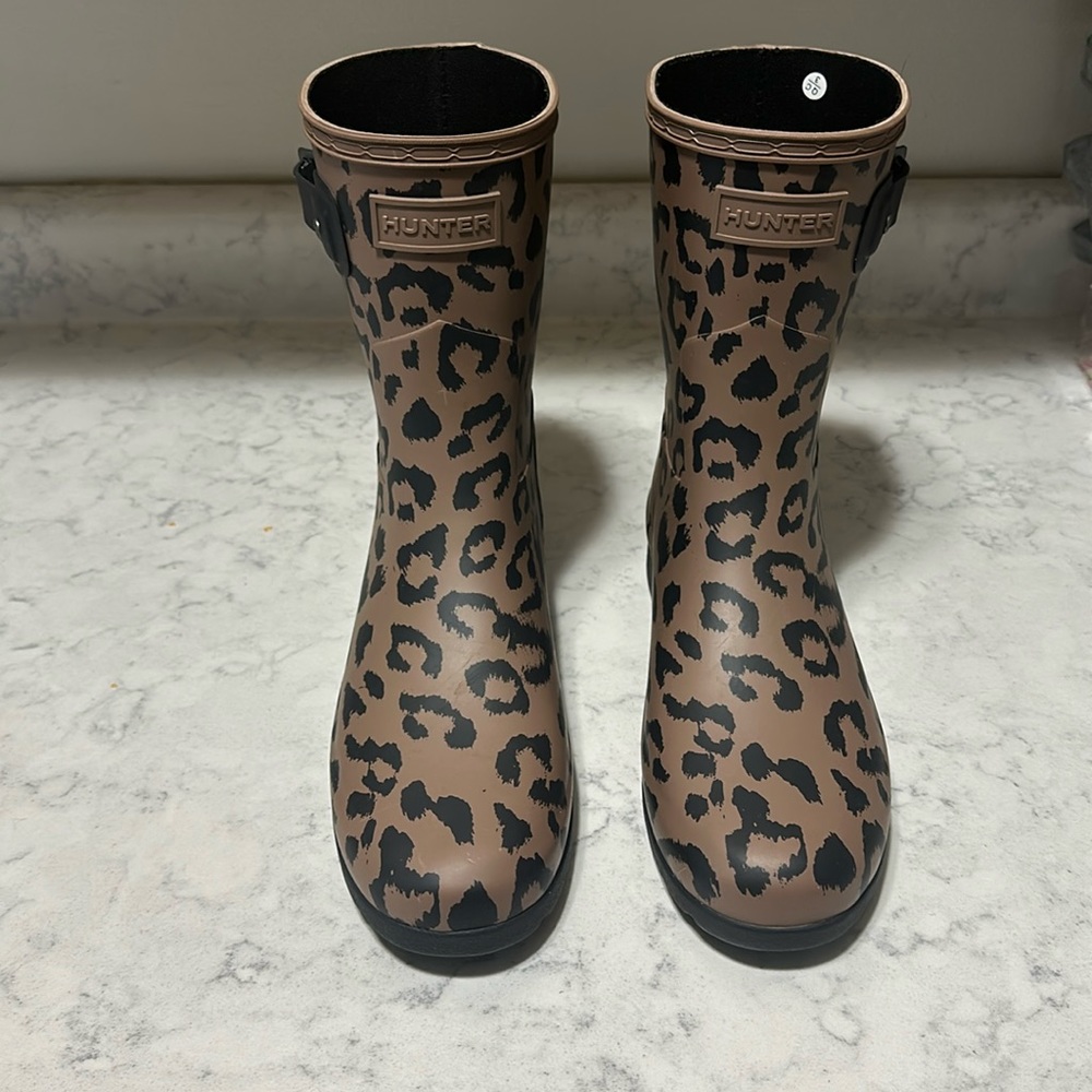 Hunter Leopard refined short rain boots size 7